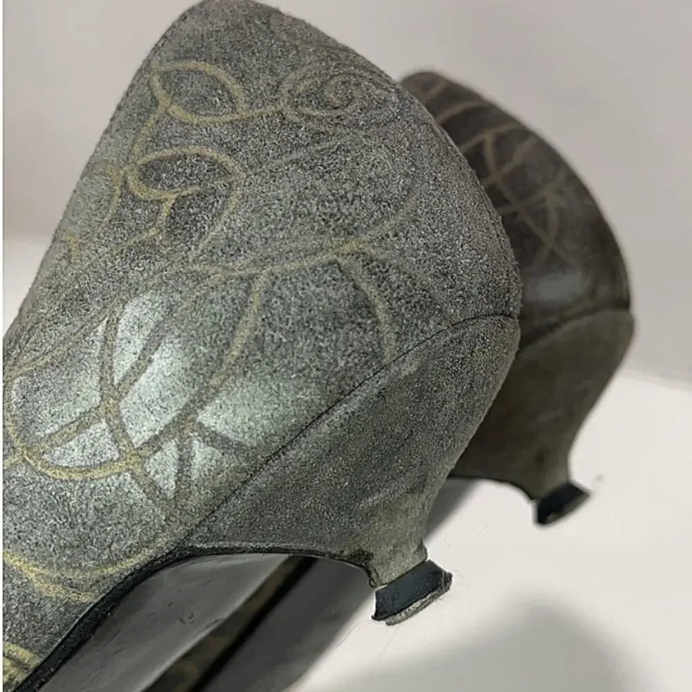 CHANEL Gray Floral Textured Leather Suede Kitten Low Heel EU 39 - Picture 6 of 10